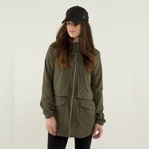 Lululemon Yogi Anorak Jacket
Fatigue Green size 6